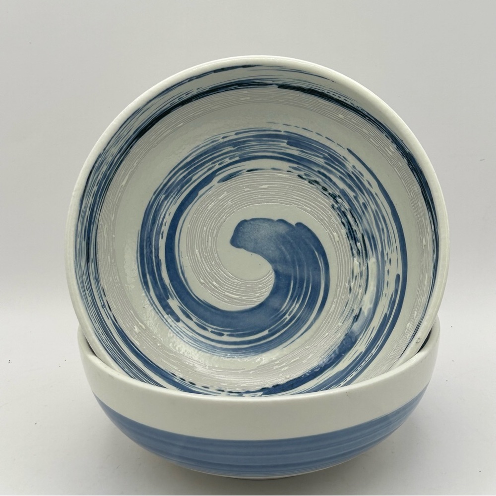 TEXTURED JAPAN CERAMIC RICE SOUP RAMEN BOWL BLUE WHITE SPIRAL WAVE 7-3/4”